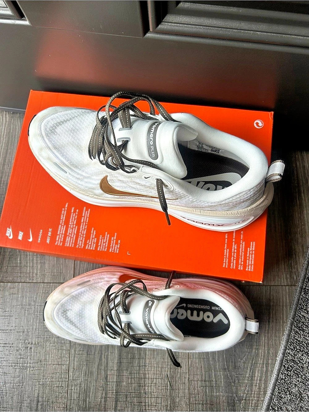 Nike Vomero Plus Athletic Shoes in White
